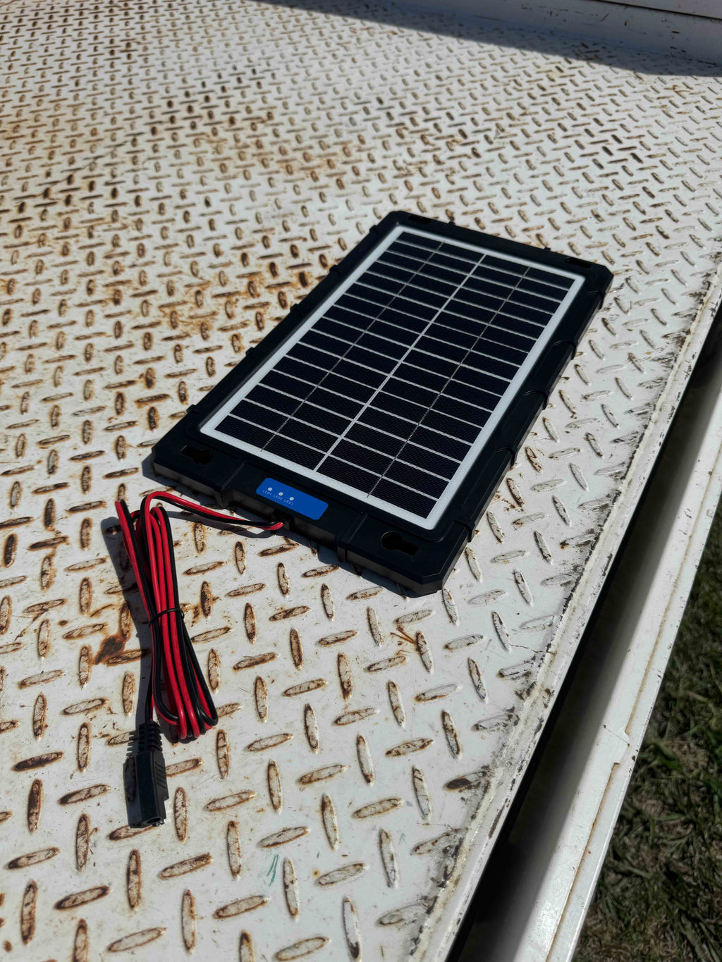 10W Trickle Charger Solar Panel with connectors