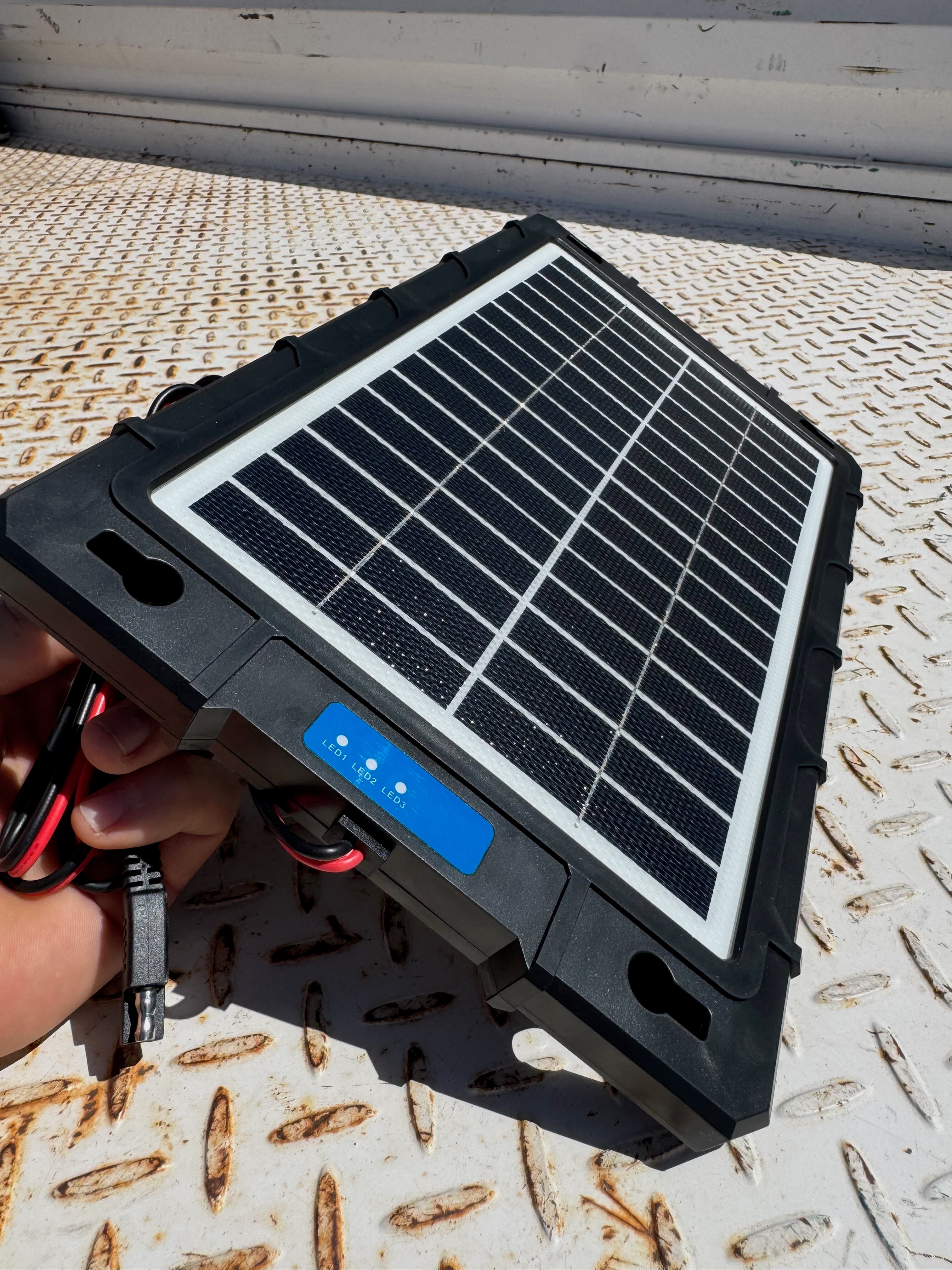 10W Trickle Charger Solar Panel with connectors